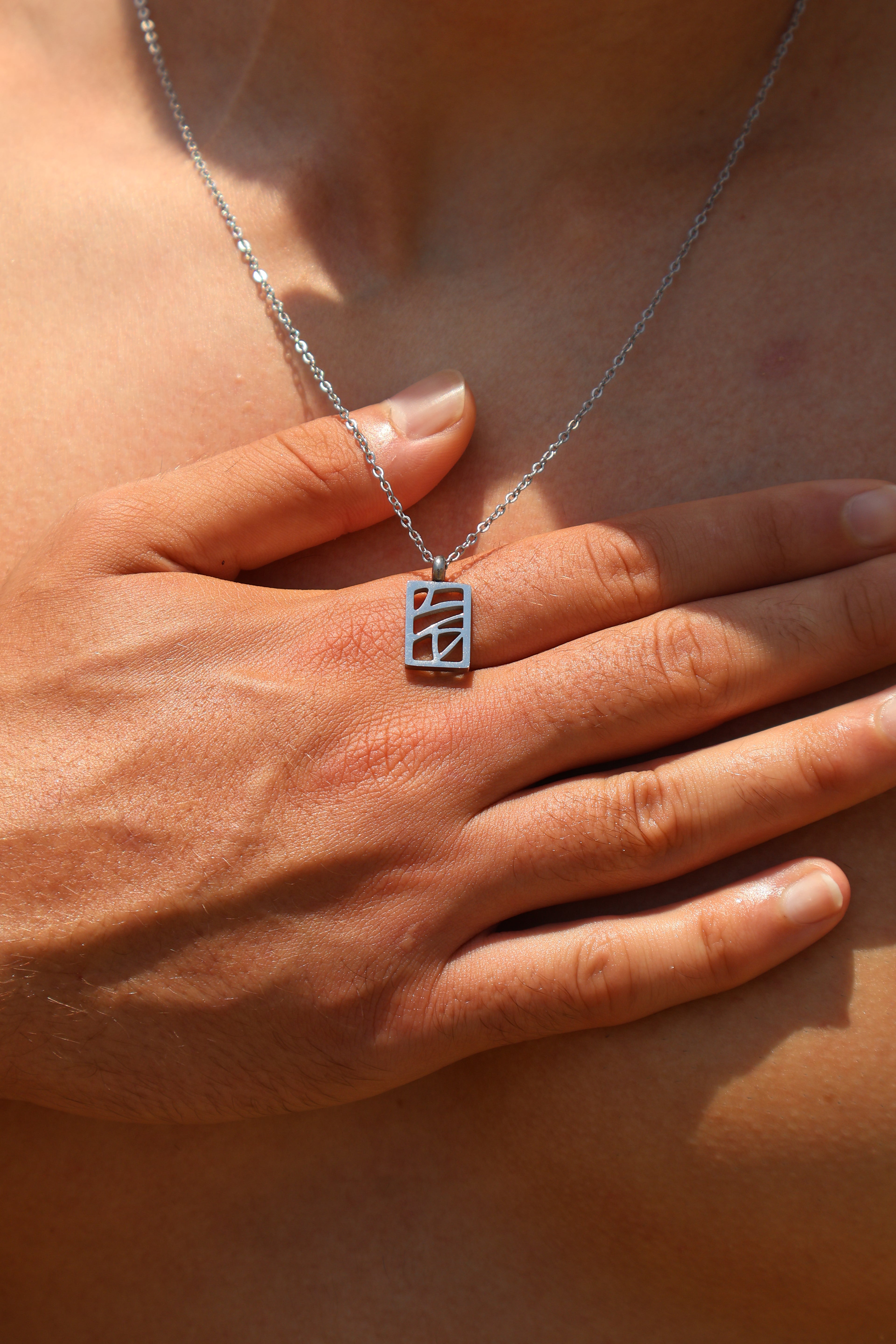 CALVÉR NECKLACE
